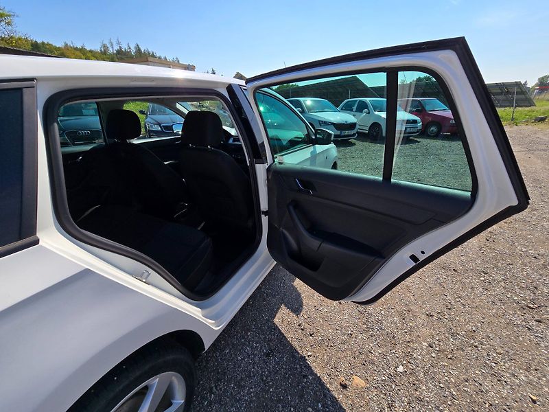 Škoda Rapid (2014) 1.6 TDi 66kw Elegance DSG,nová - fotka 18 z 23