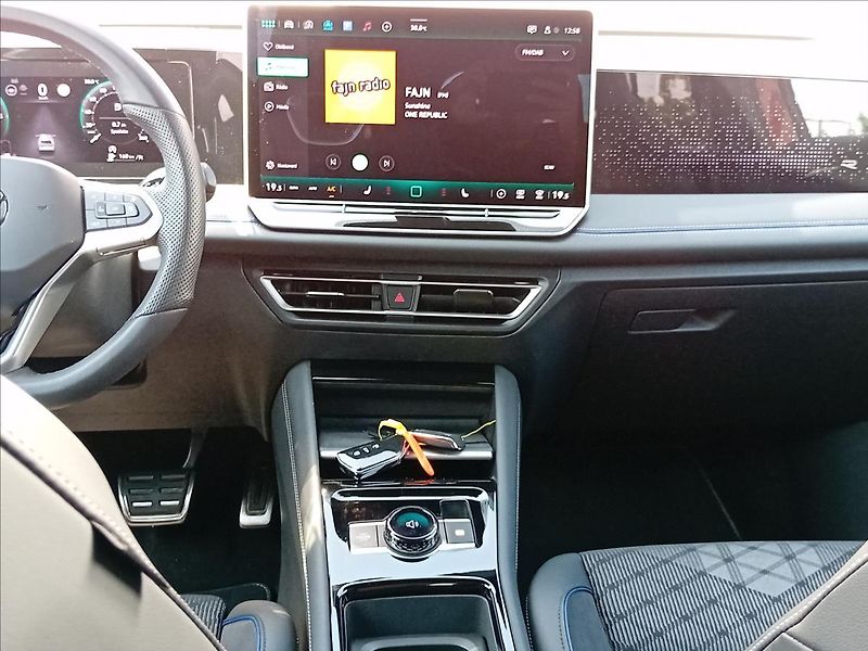 Volkswagen Tiguan 2,0 TDi 142kW 7DSG 4Motion R-L - fotka 17 z 39