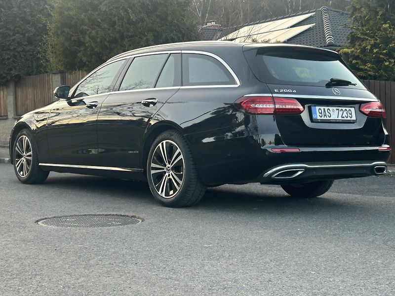 Mercedes-Benz Třídy E (2023) 200d AVANTGARDE ČR 1.maj TAŽNÉ - fotka 3 z 42