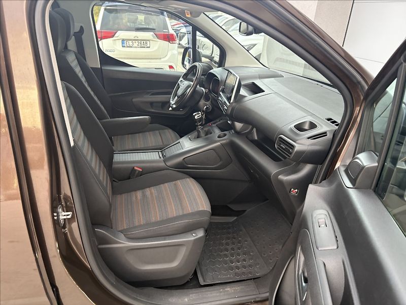 Opel Combo 1,2 i 81 KW LIFE PANORAMA CZ - fotka 18 z 30