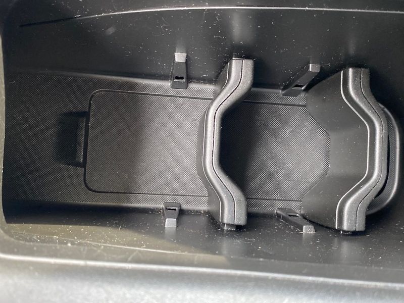 Jeep Avenger (2024) 1,2 Turbo e-Hybrid100k(Summit) - fotka 28 z 36