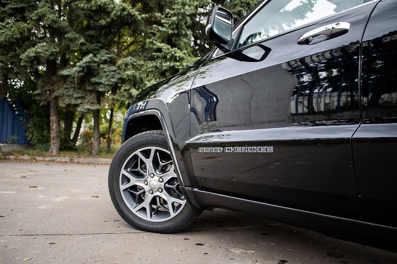 Jeep Grand Cherokee - fotka 9 z 23