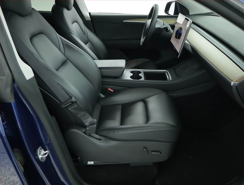 Tesla Model Y (2022) Long Range AWD 79kWh, SoH 91% - fotka 9 z 21