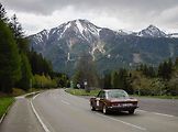 Druhá jízda Oldtimer Expressu mířila z Prahy do řeckých Atén. Panorama s Alpami.