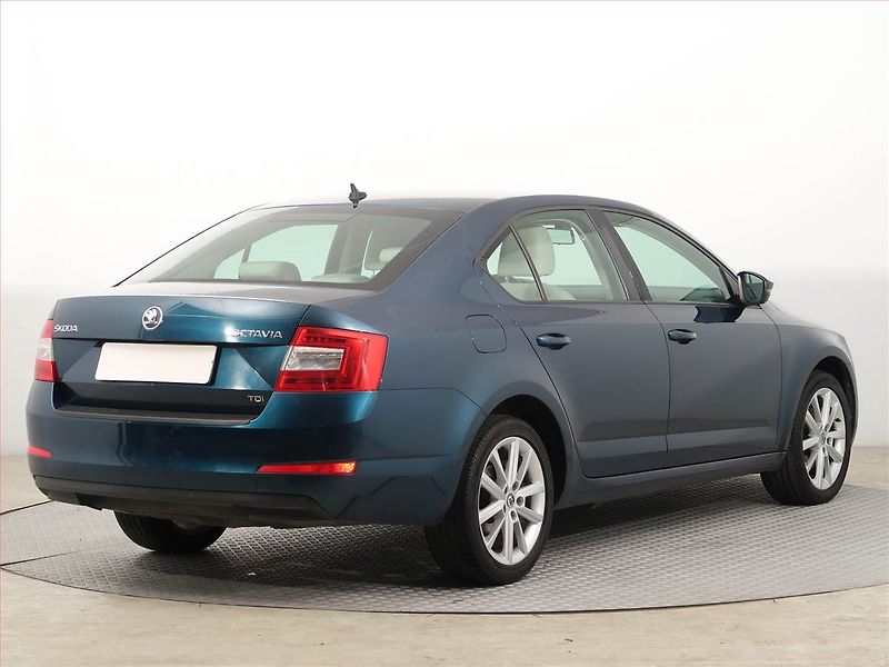 Škoda Octavia (2013) Elegance 1.6 TDI, Tempomat - fotka 5 z 17
