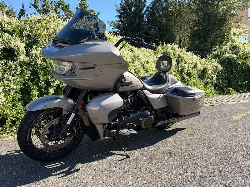 Harley-Davidson FLTRXSE CVO Road Glide (2023) - fotka 4 z 17