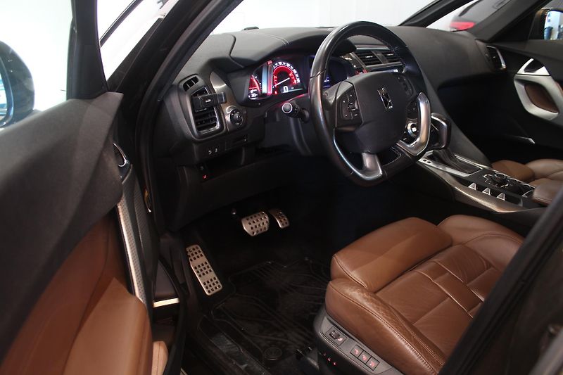 Citroën DS5 (2013) 2.0HDI Automat 120kW Navi ČR - fotka 15 z 36