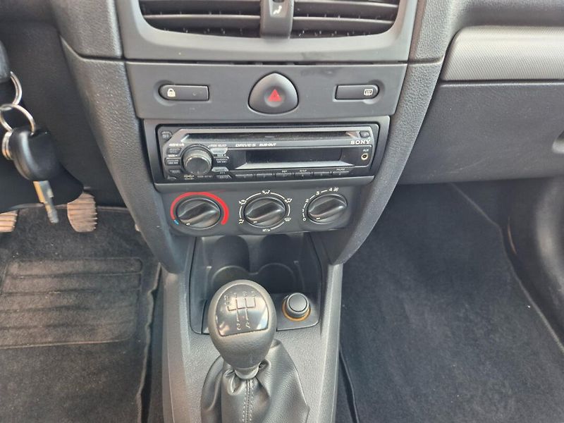 Renault Clio (2008) 1.2 i  + zimáky ROZVODY - fotka 19 z 28