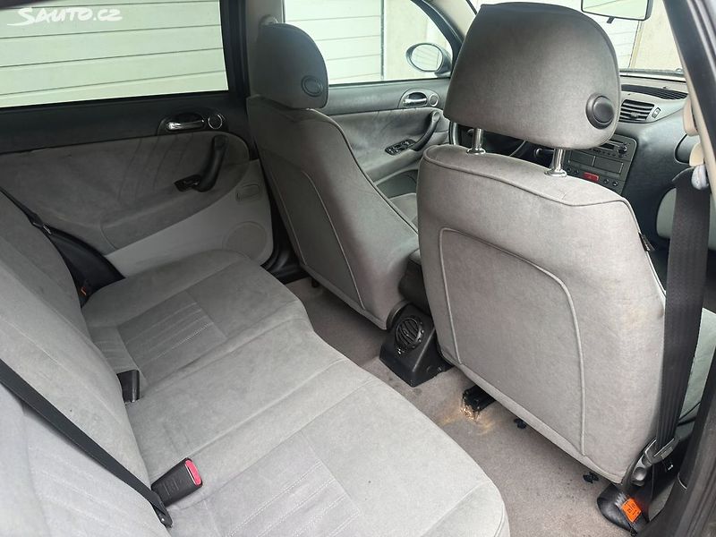 Alfa Romeo 147 (2005) 1.6i, 77kw L+Z pneu - fotka 11 z 19