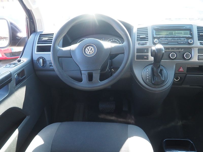 Volkswagen Multivan (2015) 2.0 TDI, 103 kW, 6 míst - fotka 13 z 39