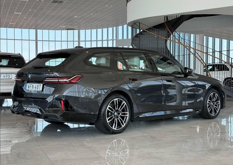 BMW i5 eDrive40 Touring M Kam Tažné - fotka 5 z 23