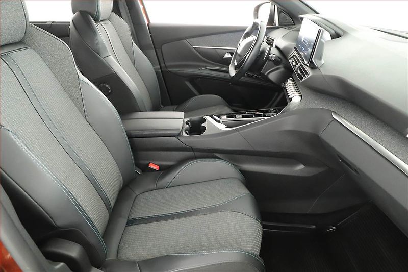 Peugeot 5008 (2023) PureTech 130 - fotka 7 z 20
