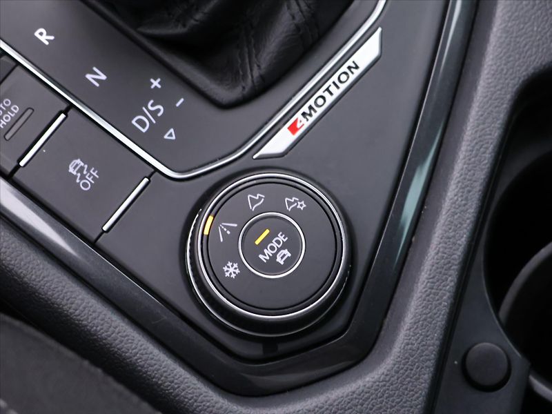Volkswagen Tiguan 2,0 TDI 176kW DSG Highline DPH - fotka 28 z 39