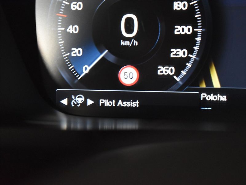 Volvo XC90 2,0 T6 AWD R-design Vzduch - fotka 24 z 26