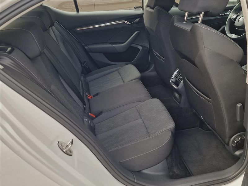 Škoda Octavia 2.0TDI DSG Style,ČR,1.Majitel - fotka 15 z 50