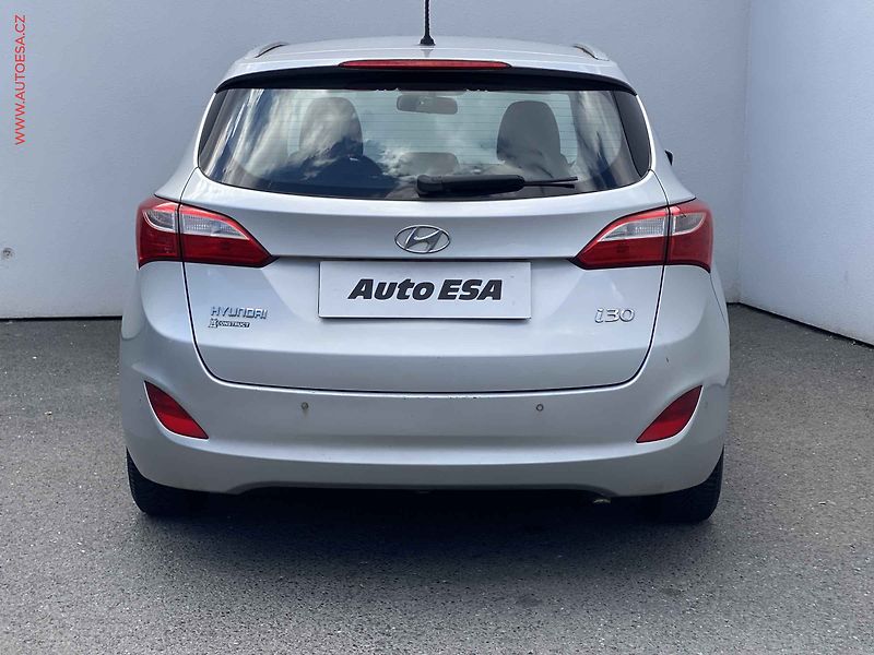 Hyundai i30 (2015) 1.6CRDi, ČR, AC - fotka 5 z 17