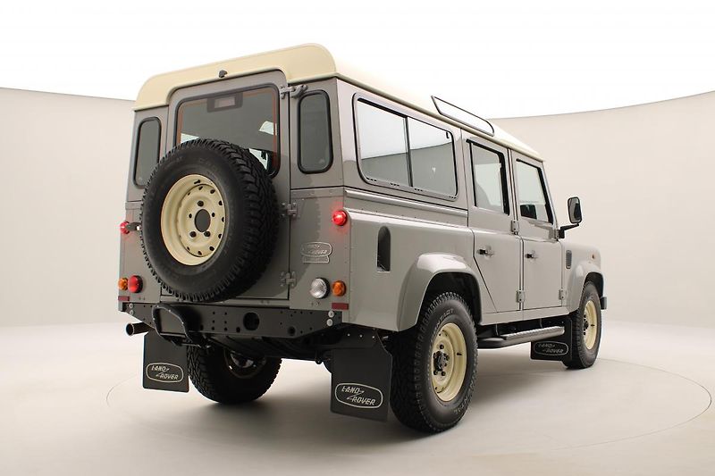 Land Rover Defender (2024) WORKS V8 ISLAY ED. REZERVACE - fotka 12 z 40