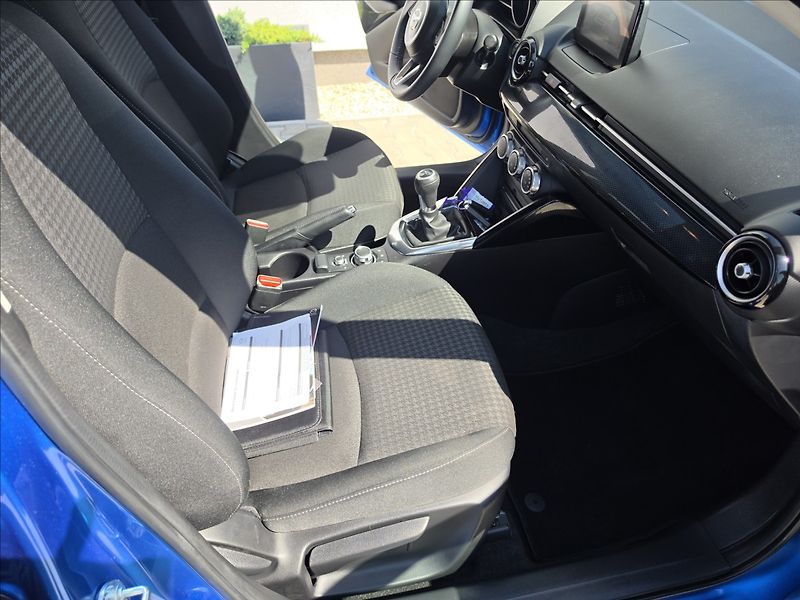 Mazda 2 1,5 Skyactiv G75 33tkm NAVI ST - fotka 34 z 43