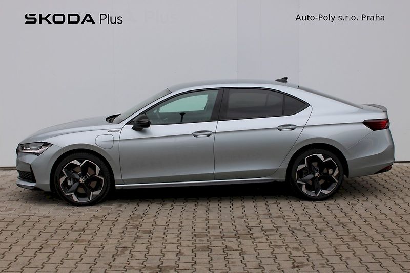 Škoda Superb (2025) Sportline 1,5 TSI PHEV - fotka 4 z 25