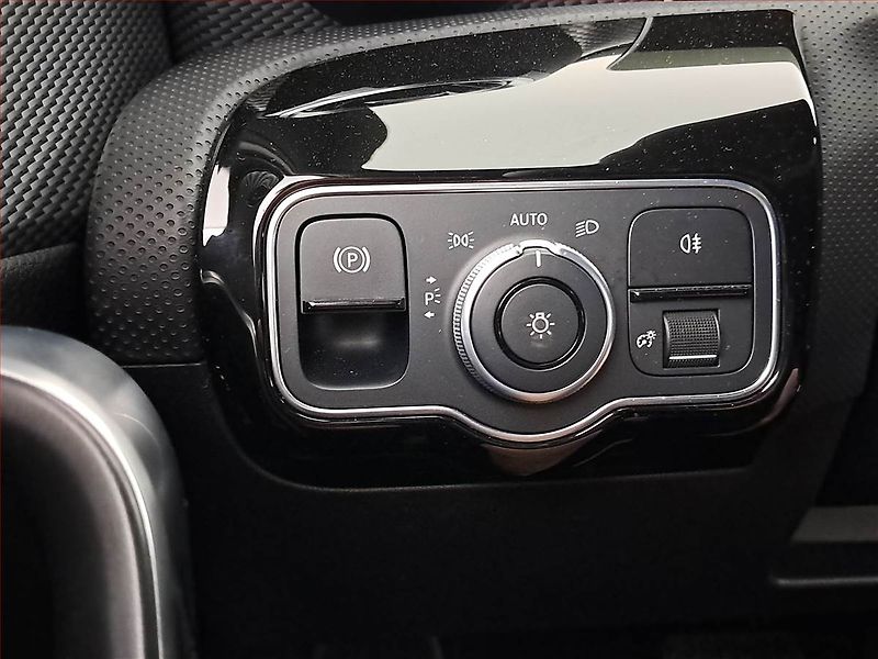 Mercedes-Benz Třídy A (2020) A 180 - fotka 19 z 23