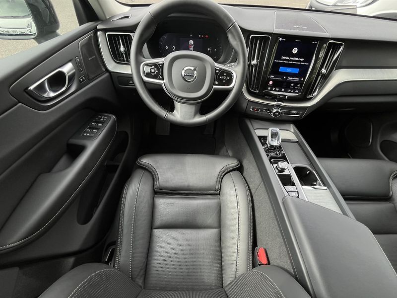 Volvo XC60 B5 AWD PLUS DARK/360/vent/kola - fotka 20 z 50