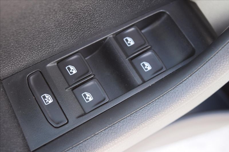 Škoda Fabia 1,2 TSI 66KW TOP VÝBAVA ALU - fotka 34 z 50