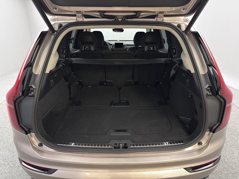 Volvo XC90 (2026) T8 AWD Plug-in DARK ULTRA 7 - fotka 5 z 29