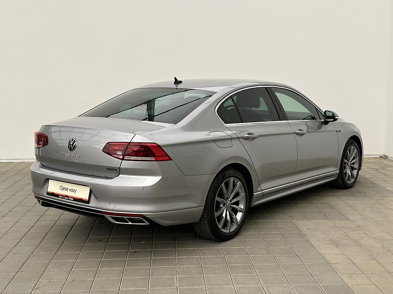 Volkswagen Passat 2.0 TDI 4x4 R-Line - fotka 2 z 31