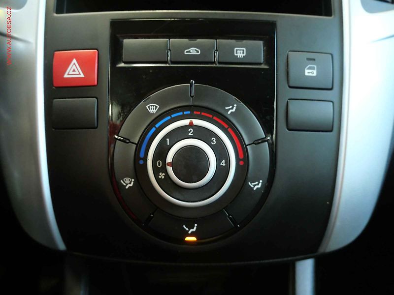Kia Venga (2010) 1.4CVVT, 2.maj,ČR, AC - fotka 16 z 18