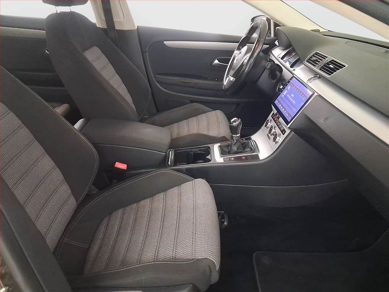 Volkswagen CC (2013) 2.0 TDI, Xenony, Tempomat - fotka 9 z 16