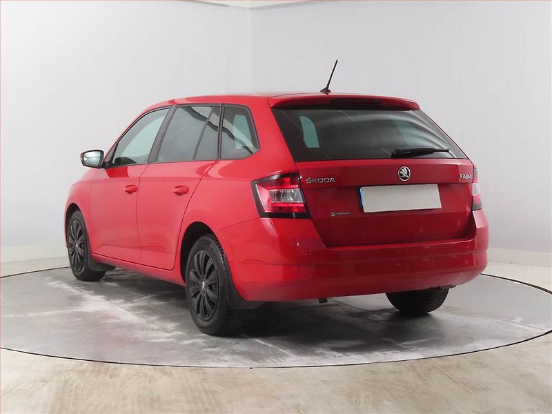 Škoda Fabia (2015) 1.2 TSI, Park. senzory - fotka 4 z 13
