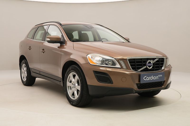 Volvo XC60 D4 AWD MOMENTUM CZ - fotka 14 z 45
