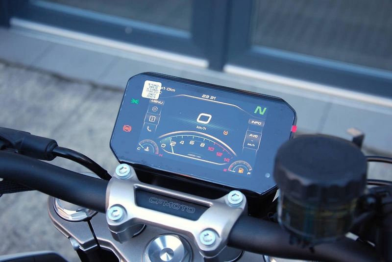 CFMOTO 450 NK (2026) 450NK - fotka 18 z 25