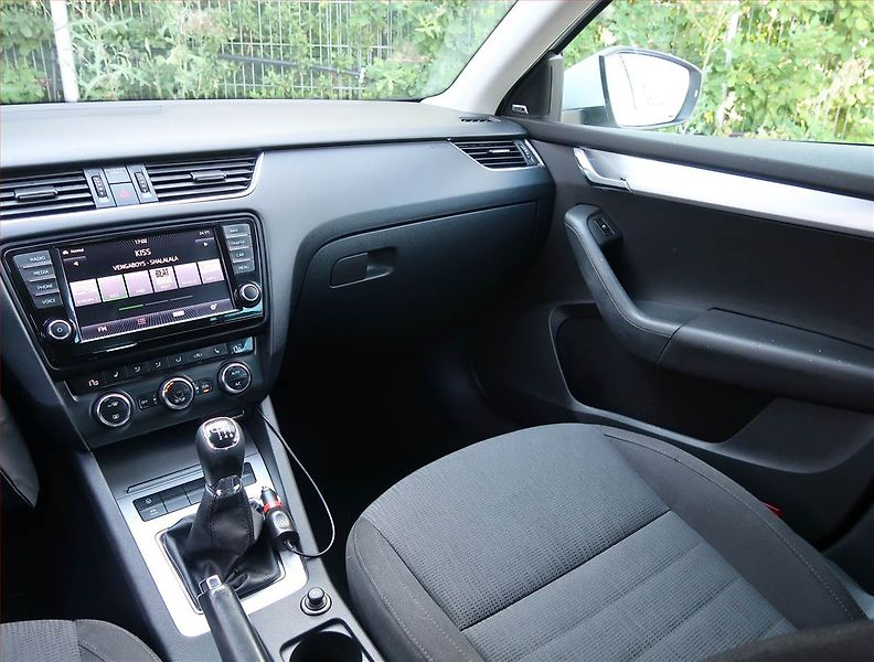 Škoda Octavia (2013) 2.0 TDI, Tempomat - fotka 8 z 20