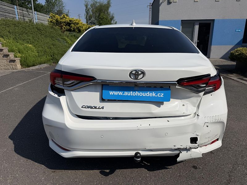 Toyota Corolla 1,5i 92kW manual navi. závěs - fotka 5 z 21