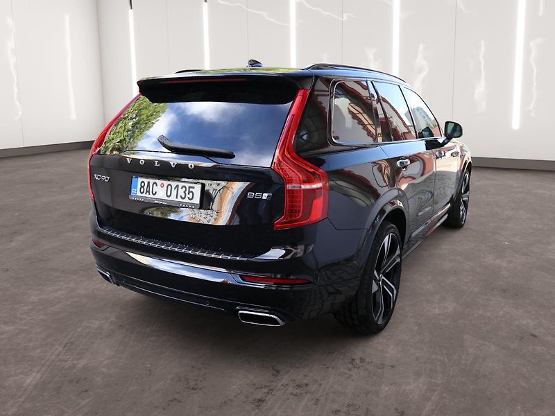 Volvo XC90 (2020) B5 AWD R-Design - fotka 4 z 26
