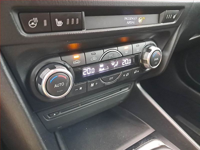 Mazda 3 (2017) Emotion 2.0 Skyactiv-G, Navi - fotka 13 z 16