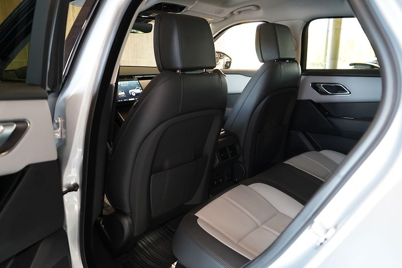 Land Rover Range Rover Velar D300 AWD Dynamic HSE, Vzduch - fotka 42 z 46