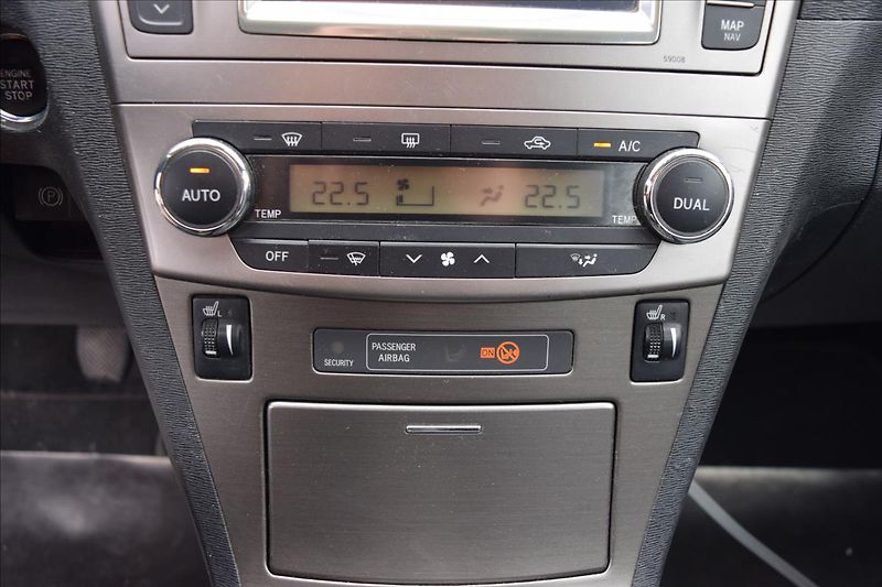 Toyota Avensis 2,2 D-CAT 130KW NOVÉ V CZ - fotka 40 z 43