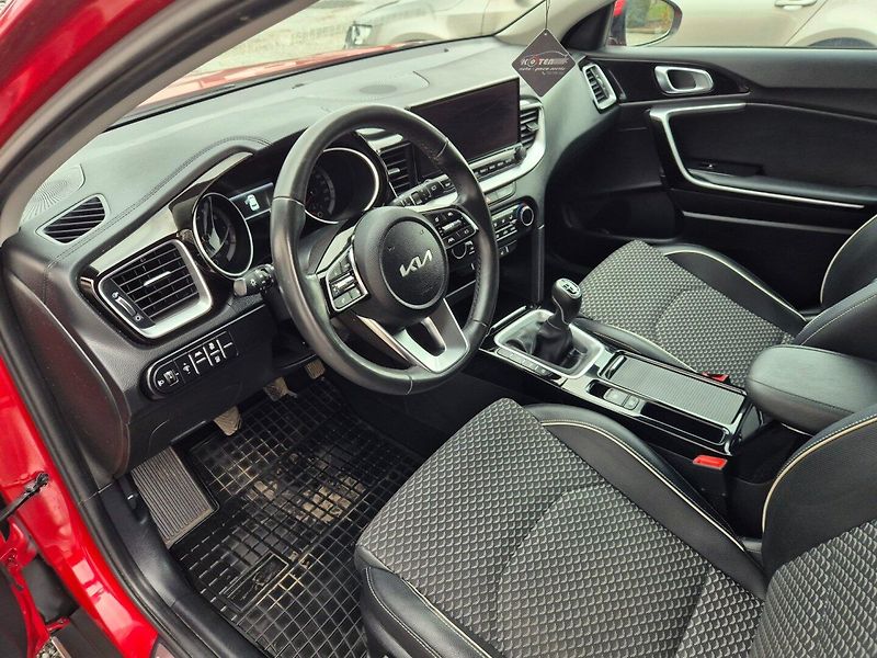 Kia XCeed (2022) 1.5i TOP  NOVE V CZ EXKLUSIVE - fotka 22 z 37