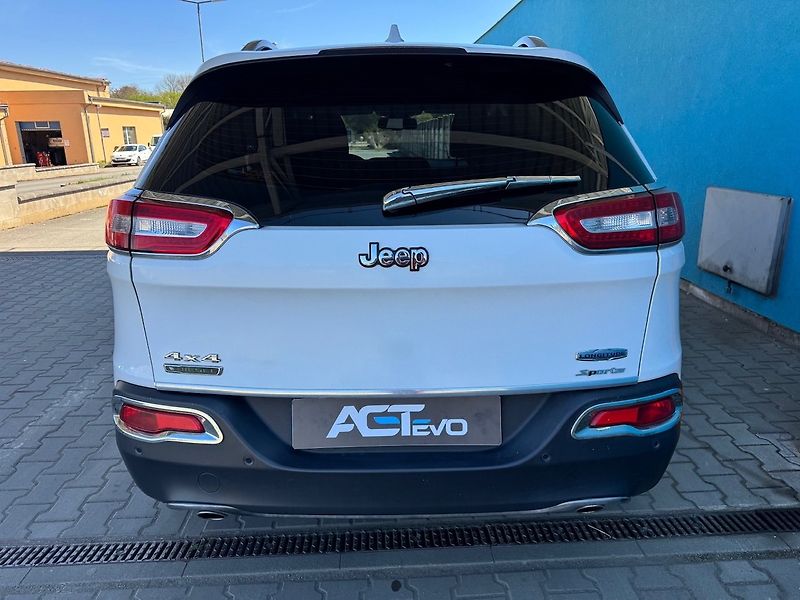 Jeep Cherokee (2015) 2.0 L TD Longitude - fotka 33 z 50