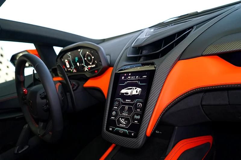 Lamborghini Revuelto (2024) Hybridní V12  - fotka 6 z 16