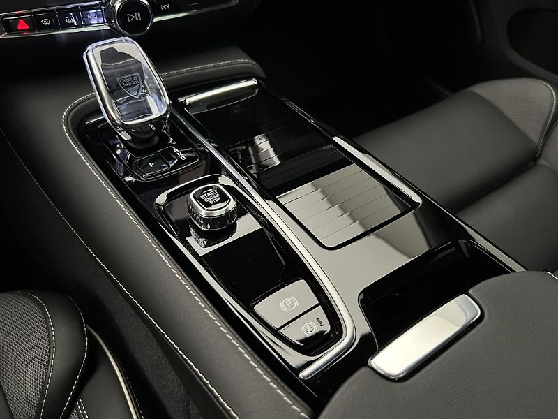 Volvo V60 T6 AWD DARK PLUS 1. maj. - fotka 27 z 49