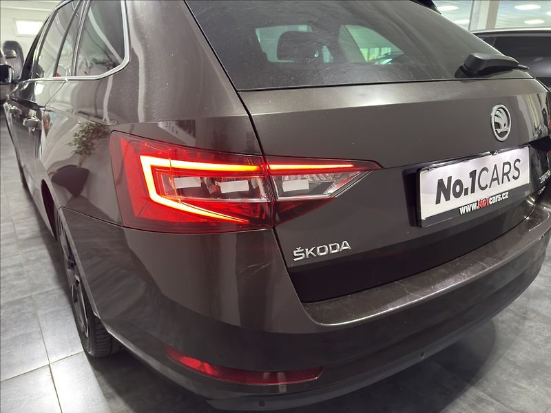 Škoda Superb 2,0   TDI DSG 4X4 140KW L&K - fotka 36 z 41