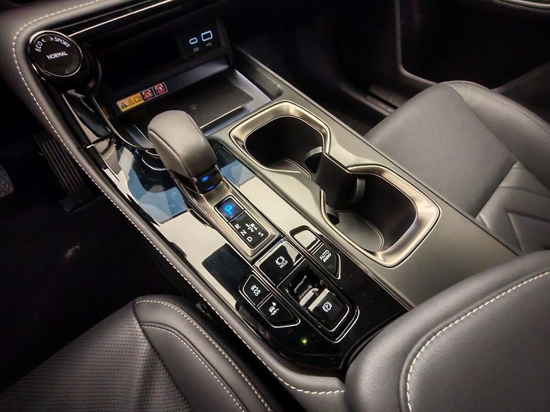 Lexus NX 450h plus 450h+ PRESTIGE Plug-in Hybrid - fotka 20 z 41