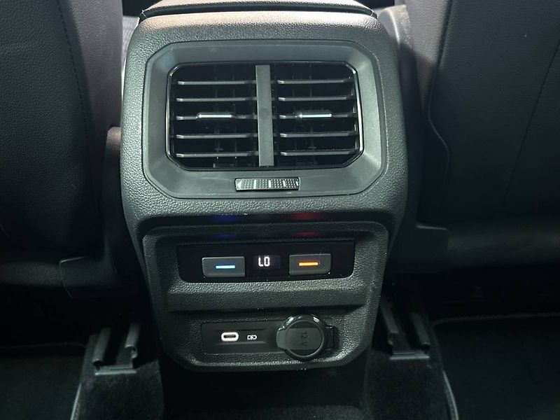 Volkswagen Tiguan (2021) 1.5 TSI 7DSG R-Line - fotka 35 z 35