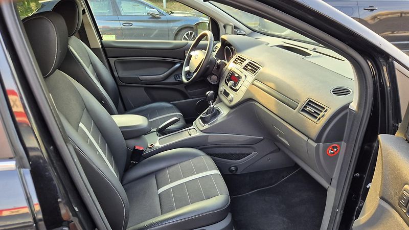 Ford Kuga (2011) 2.0 TDCi 4x4 Titanium, ČR - fotka 13 z 52