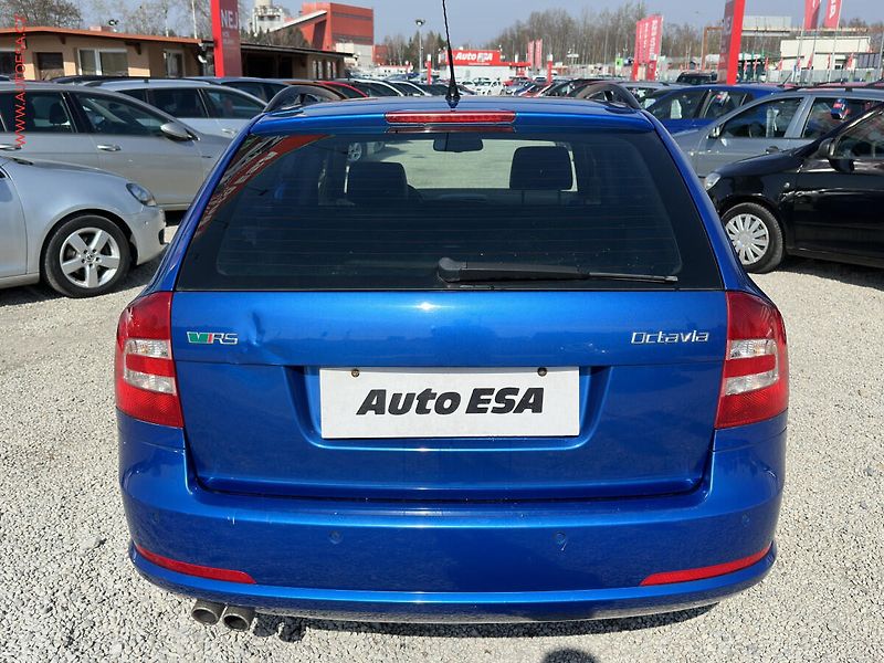 Škoda Octavia (2008) 2.0 FSi, xenon, autoAC - fotka 5 z 15