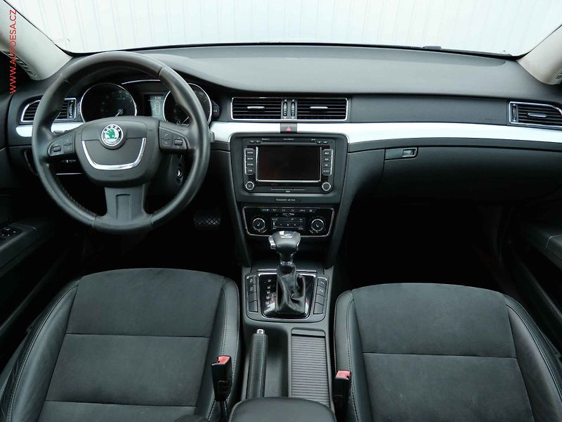 Škoda Superb (2011) 2.0TDi 4x4, ČR, DSG, navi - fotka 8 z 18