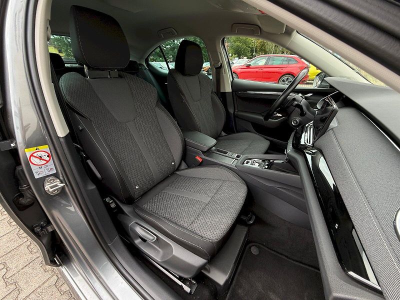 Škoda Octavia (2023) 1.5 TSI 110 kW DSG Style Plus - fotka 23 z 25